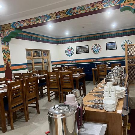 The Nangsay Hotel レー エクステリア 写真
