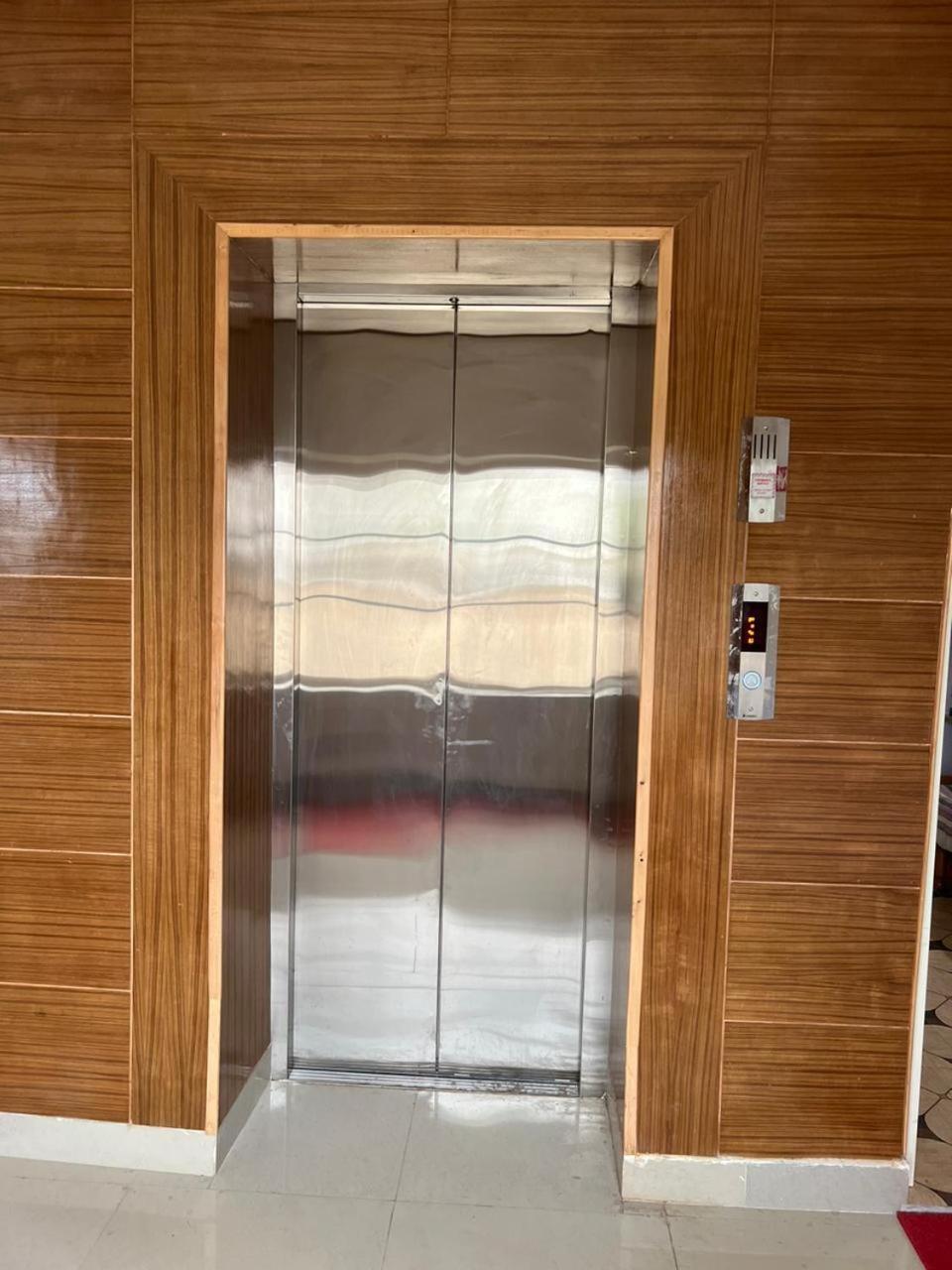 The Nangsay Hotel レー エクステリア 写真