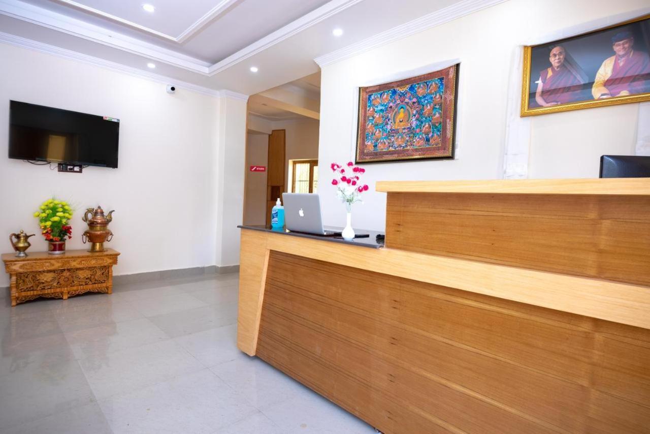 The Nangsay Hotel レー エクステリア 写真